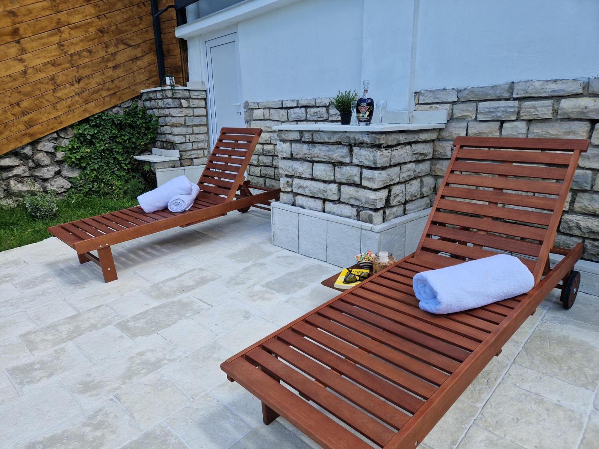Otto - Private Pool & Garden